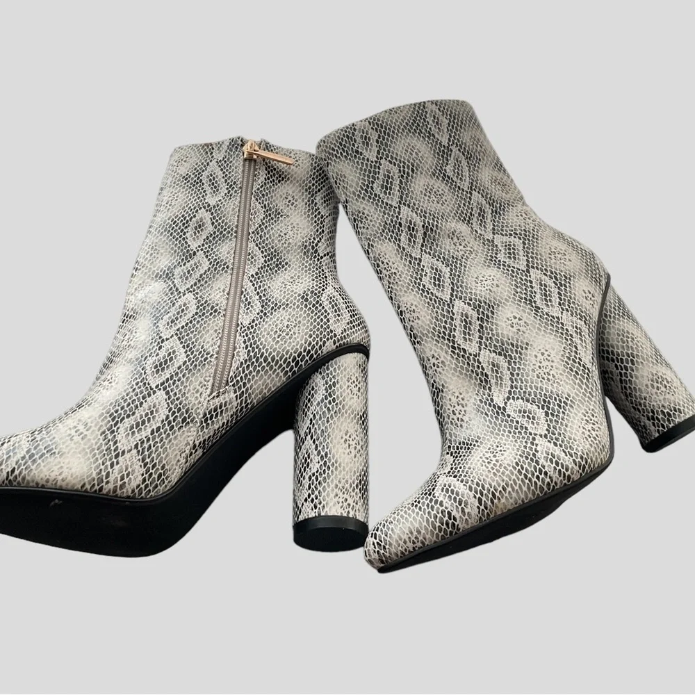 Cape Robbin Chunky Python Block‎ High Heel Bootie Snake Print Size 8.5
